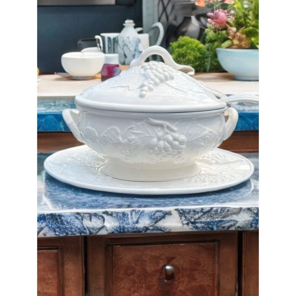 Elios of Italy White Embossed Grape Pattern Ceramic Soup Tureen With Lid & Plate - Picture 2 of 9